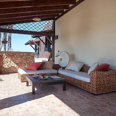 Sleeps 9 Pool Air Con Vila *
