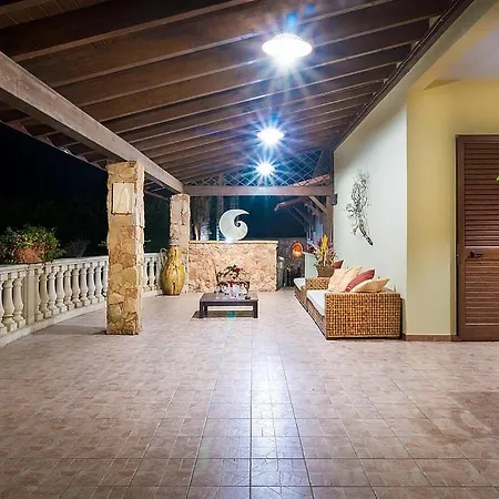 Sleeps 9 Pool Air Con * Marina di Mancaversa