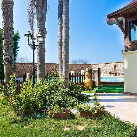 Sleeps 9 Pool Air Con Villa Marina di Mancaversa