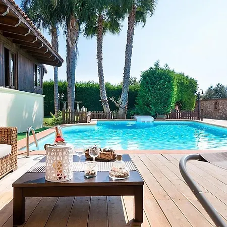 Sleeps 9 Pool Air Con *